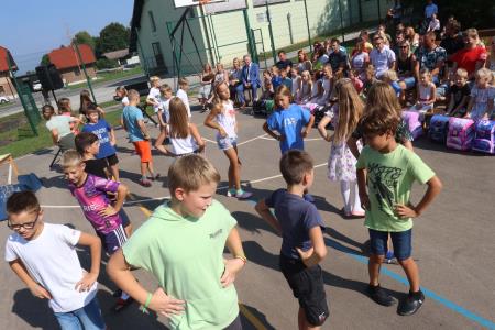 PRVI ŠOLSKI DAN BEGUNJE 14 FOTO LJUBO VUKELIČ